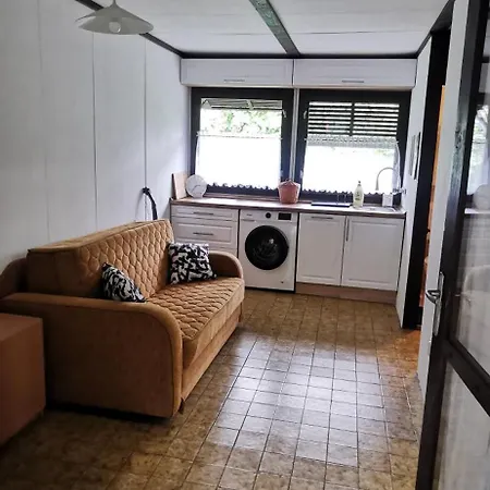 Csicsergo Vendeghaz 公寓 *