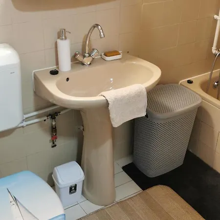 Csicsergo Vendeghaz * 韦伦采