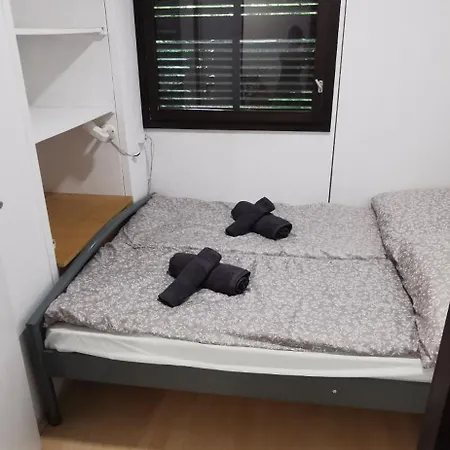 Csicsergo Vendeghaz 公寓 *