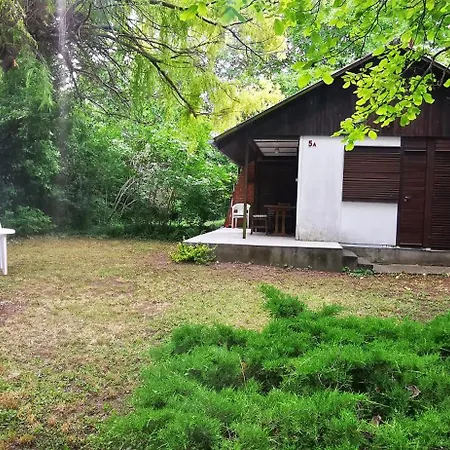 Csicsergo Vendeghaz 아파트 *