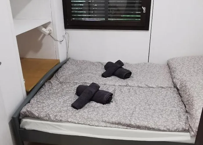 Csicsergo Vendeghaz 公寓 *